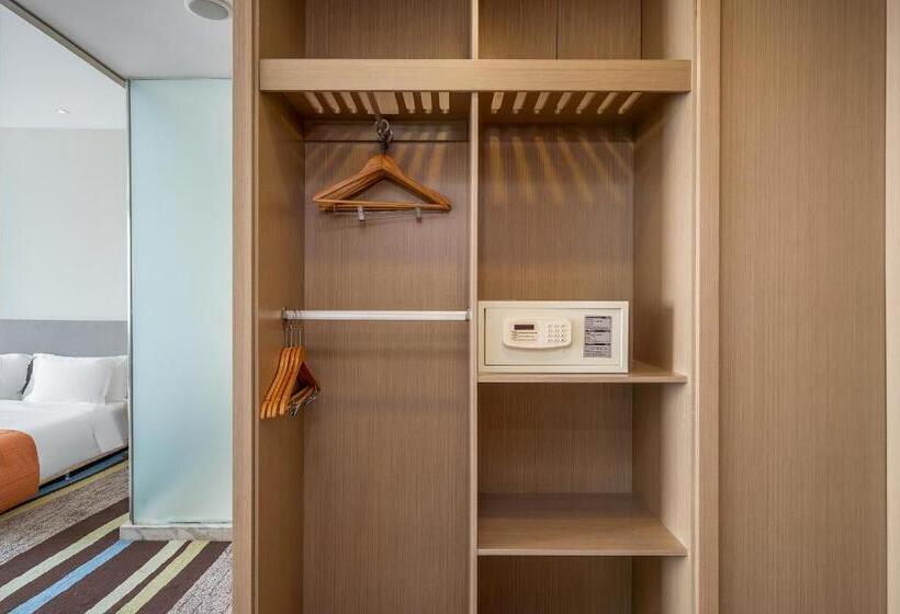 اتاق استاندارد برای معلولان, Guangzhou Baiyun Airport Rejoice By Argyle Hotel Rehe Metro Exit B   Free Shuttle Bus Is Provided Du