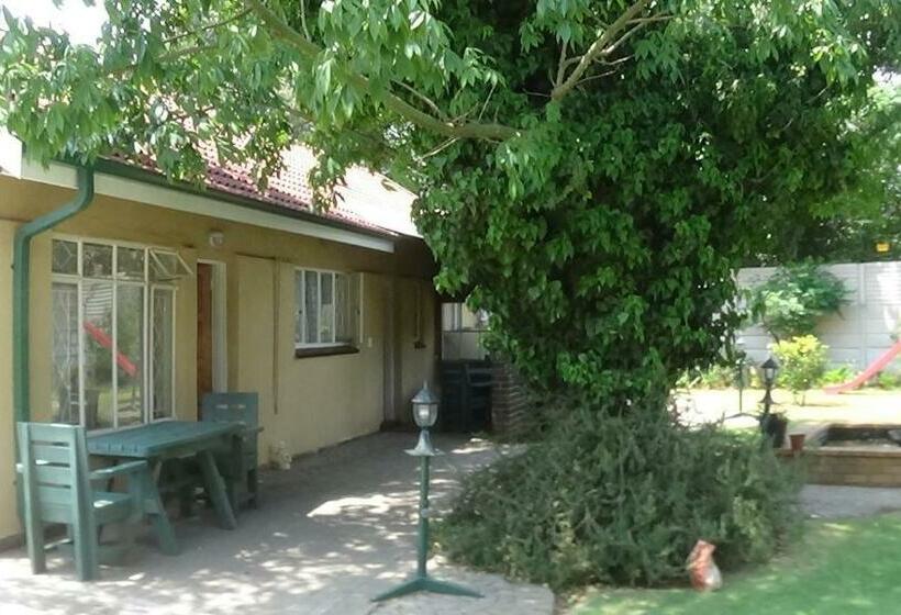 اتاق استاندارد, Emerald Guesthouse