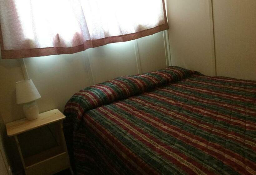 带大床的复式套间, Cedars Motel
