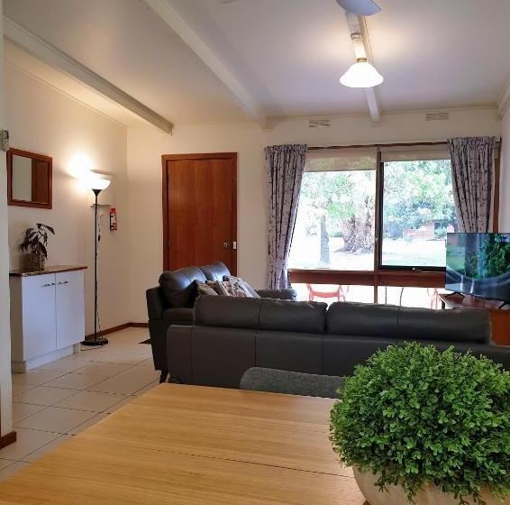 Апартаменты 2 Спальни, Halls Haven Holiday Units
