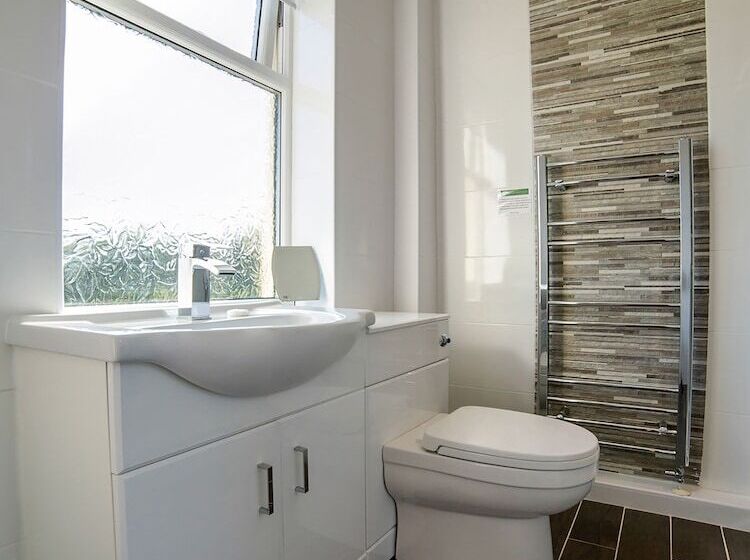 Deluxe Suite, The Lemonfield
