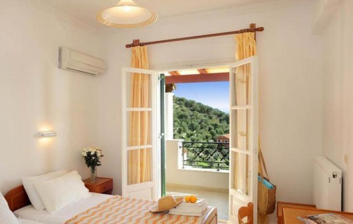 스탠다드 스튜디오, Villa Nestoras