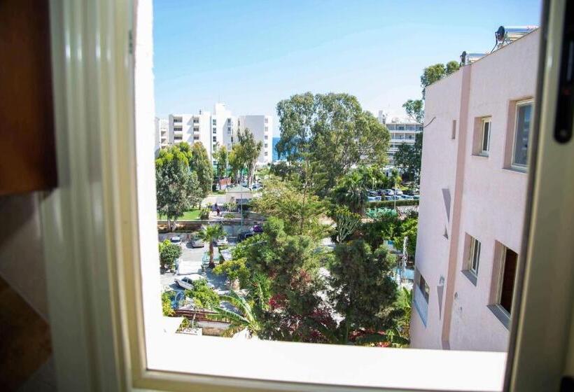 이코노미 스튜디오, Chrysanthos Boutique Apartments