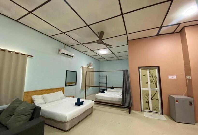 Семейный Номер, Pandan Laut Beach Resort