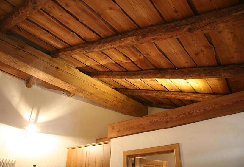 Номер Стандарт с Балконом, Ostello Del Castello Tirano