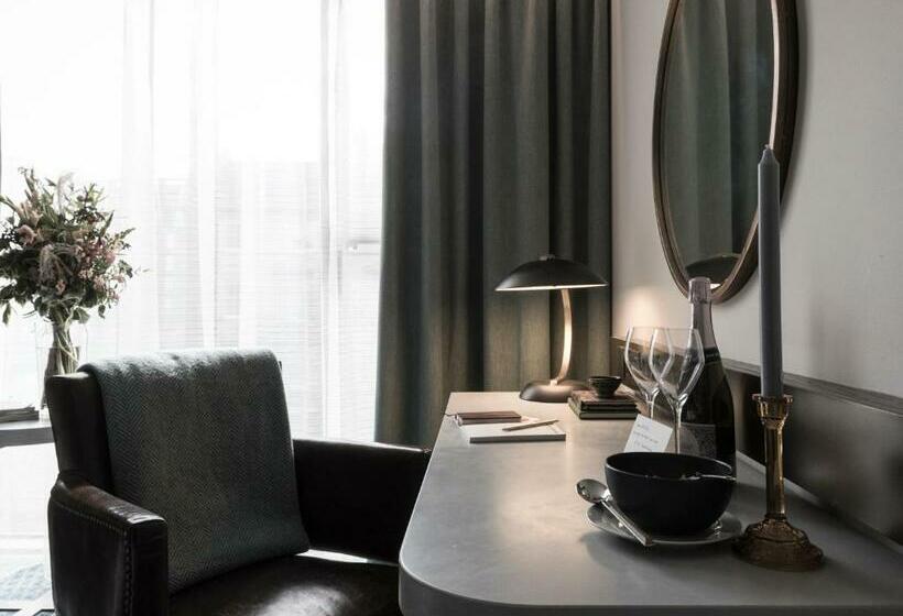اتاق اجرایی با تخت بزرگ, Clayton Hotel Cambridge
