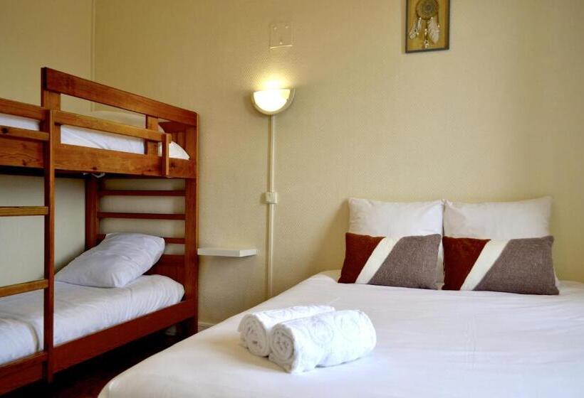 Номер Стандарт Четырехместный Совместный Санузел, Hôtel Alizéa