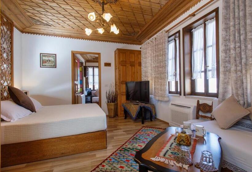 جناح سوبيريور, Kodra