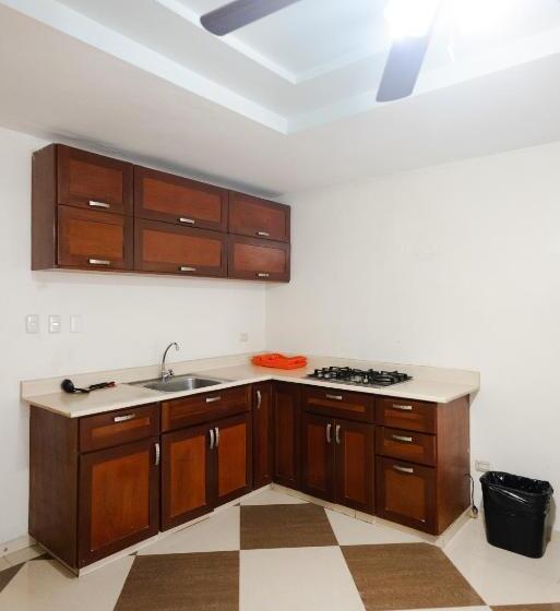 استودیوی استاندارد, Aparta Hotel Roma