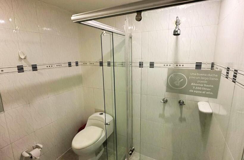 غرفة قياسية ثلاثية, Expo Hotel Ferial