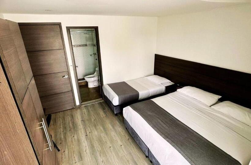 Quarto Triplo Estandar, Expo Hotel Ferial
