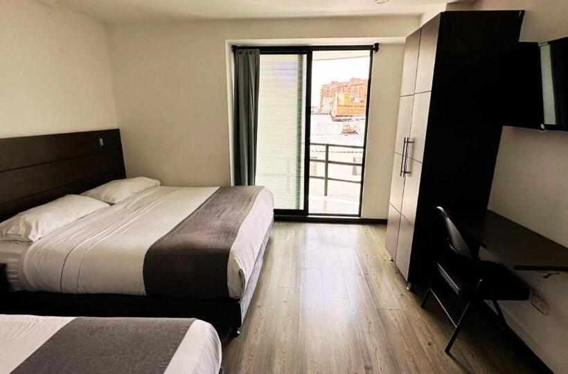 غرفة قياسية ثلاثية مزودة بشرفة, Expo Hotel Ferial