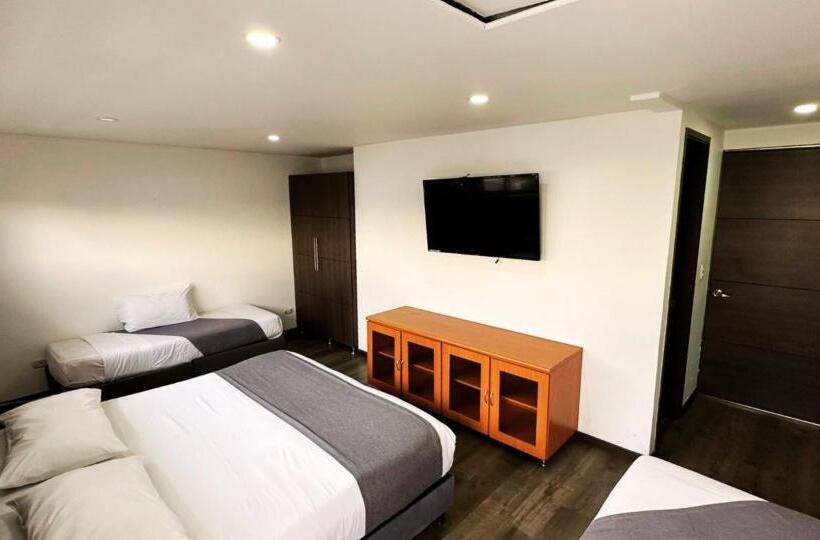 Quarto Quadruple Standart com Varanda, Expo Hotel Ferial