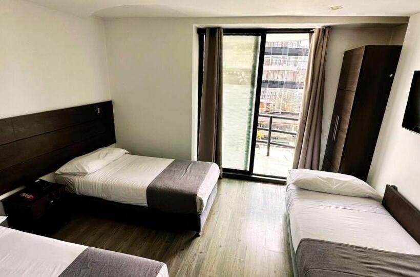 غرفة قياسية ثلاثية, Expo Hotel Ferial