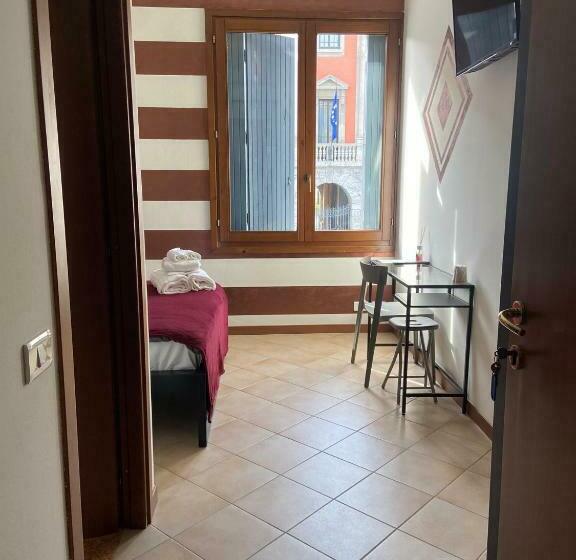 اتاق استاندارد, Albergo 900strati