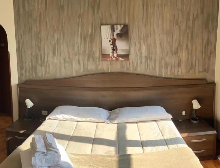 اتاق استاندارد سه نفره, Albergo 900strati