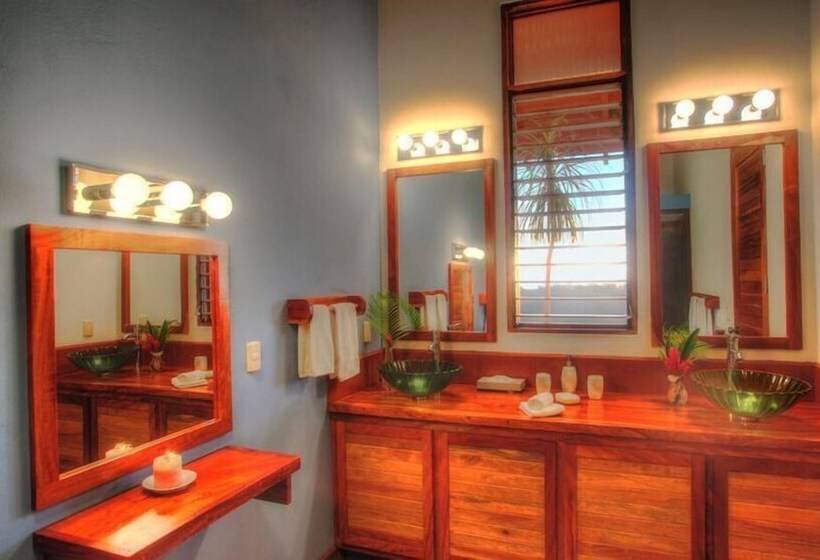 جناح جونيور مطلّ علي البحر, Costa Rica Yoga Spa