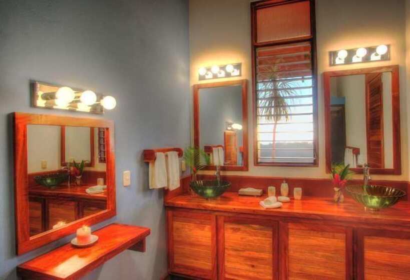 جناح جونيور مطلّ علي البحر, Costa Rica Yoga Spa