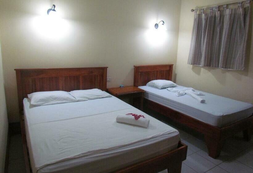 Трехместный Номер Стандарт Вид на Сад, Casa Moreno   Hostel
