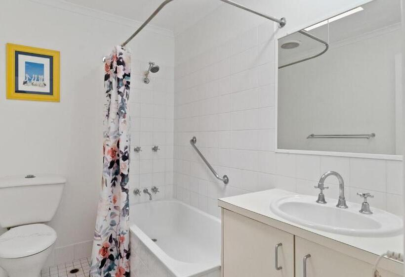 Апартаменты 2 Спальни, Beach Breakers Resort
