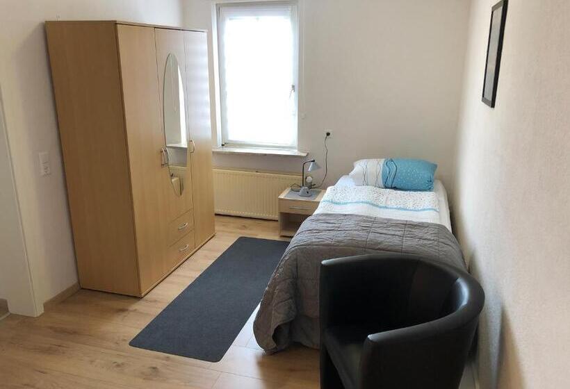 Апартаменты 3 Спальни, Zur Post Ochsendorf