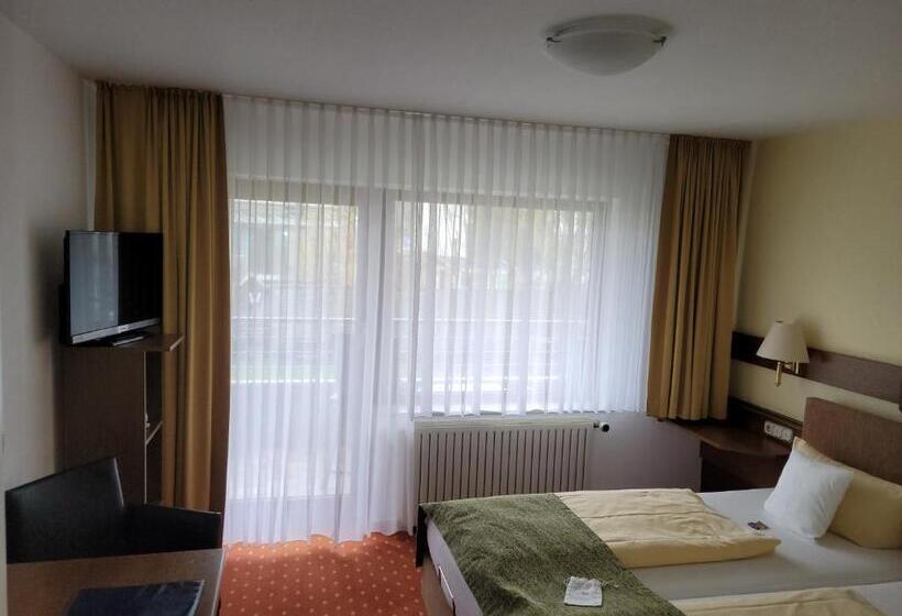 Номер Стандарт с Балконом, Kurparkhotel Gemünd