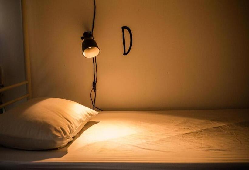 スタンダード４人部屋, Auberge Saintlo Montréal Hostel
