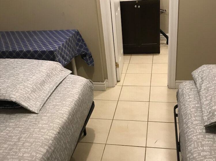 חדר סטנדרט לשלושה, Chinatown Travellers Home
