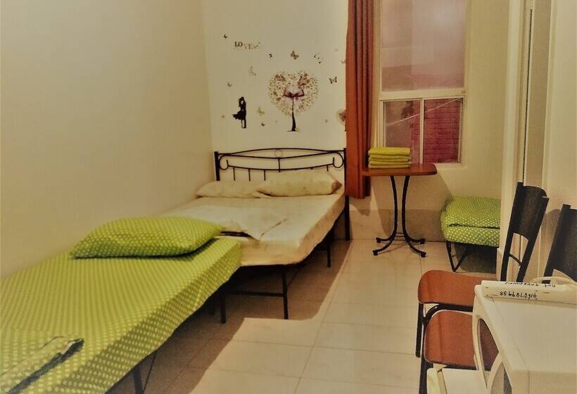 חדר סטנדרט לארבעה, Chinatown Travellers Home