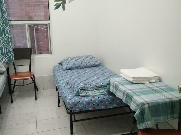 חדר סטנדרט לשלושה, Chinatown Travellers Home