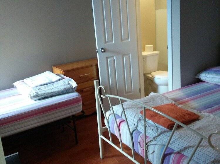 חדר סטנדרט לשלושה, Chinatown Travellers Home