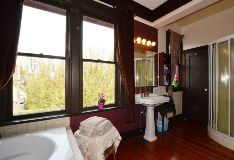 חדר סטנדרט עם ג'קוזי, Marketa S Bed And Breakfast