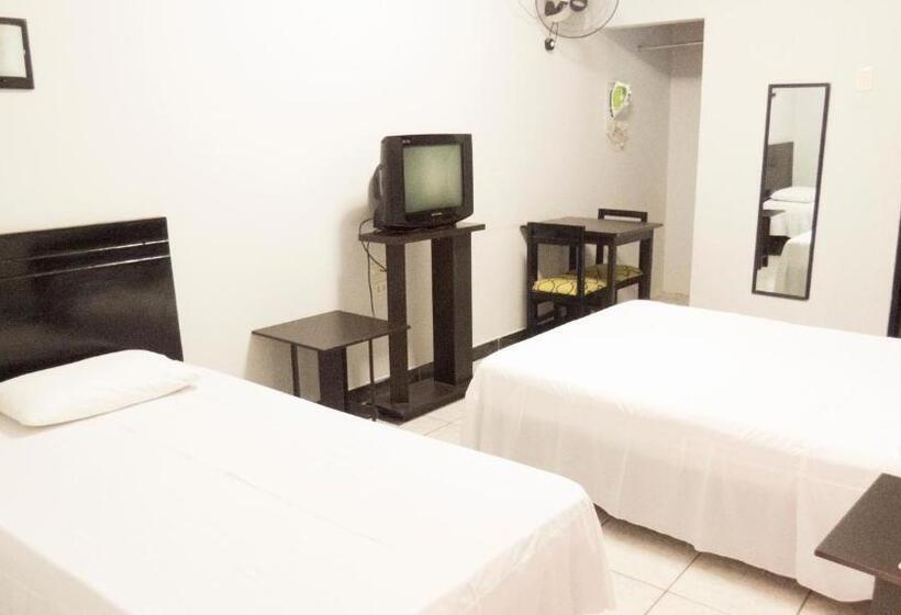 标准三人间, Jer`s Hostal