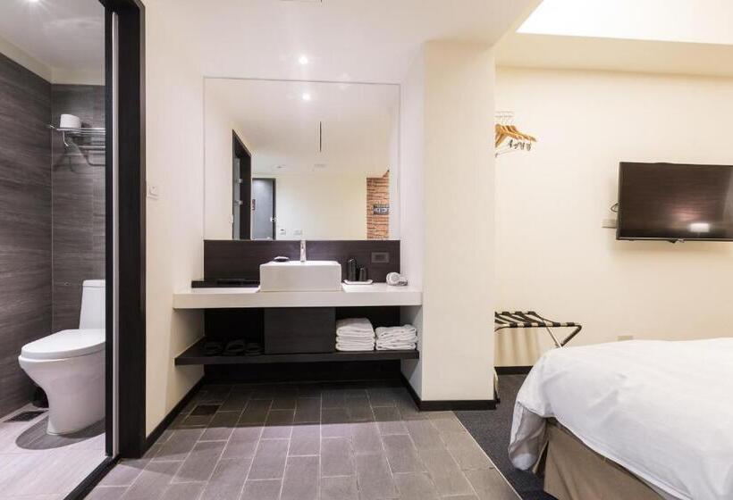اتاق استاندارد سه نفره, Home Rest
