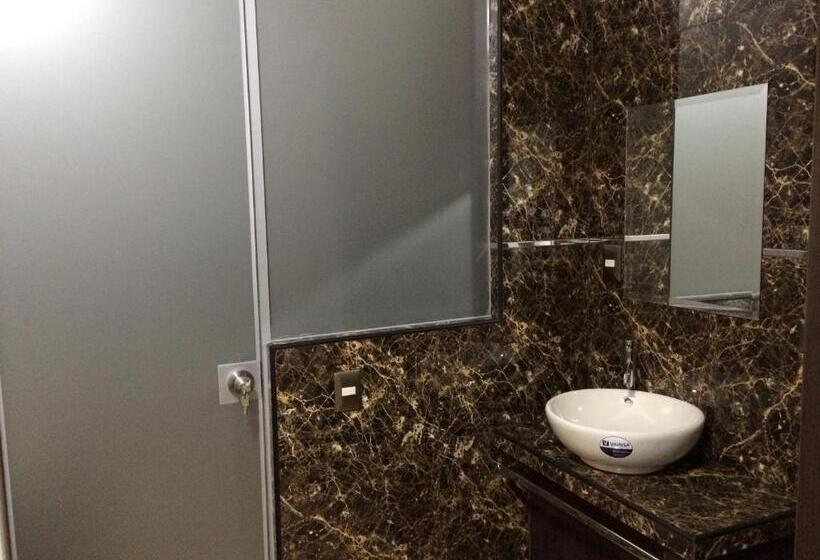 اتاق خانوادگی, Hostal Gold Star