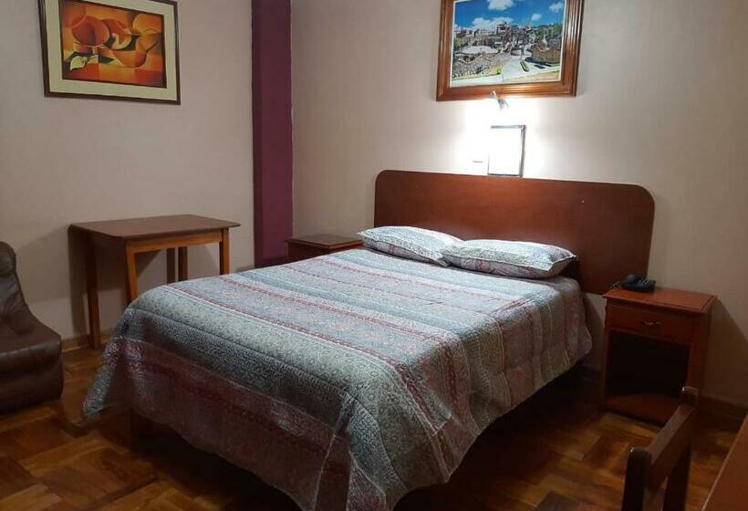 غرفة قياسية, Las Lomas