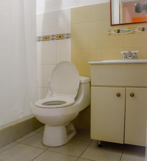 اتاق ساده سه نفره, Miraflores