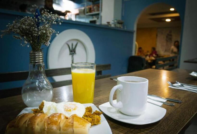 اتاق ساده سه‌ نفره, Miraflores