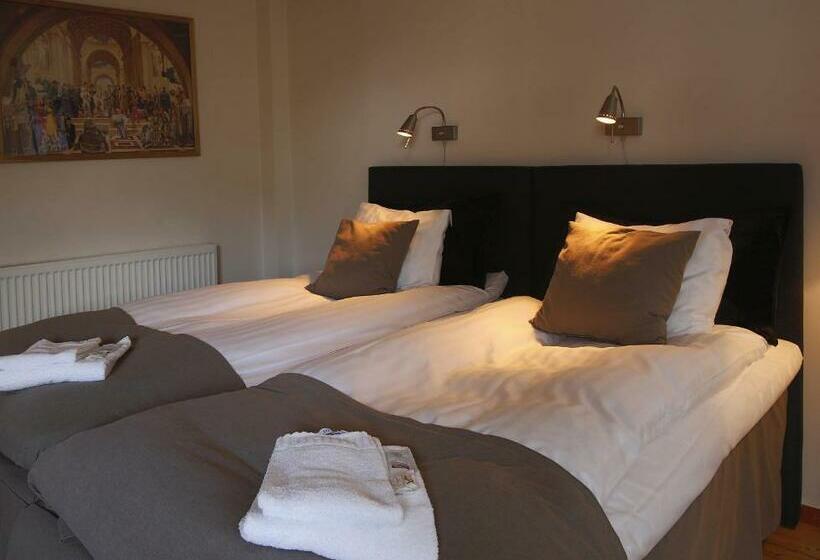 家庭间, Park Hotell