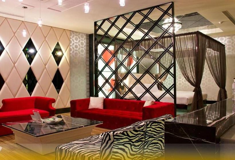 سوییت لوکس, Wehome Motel