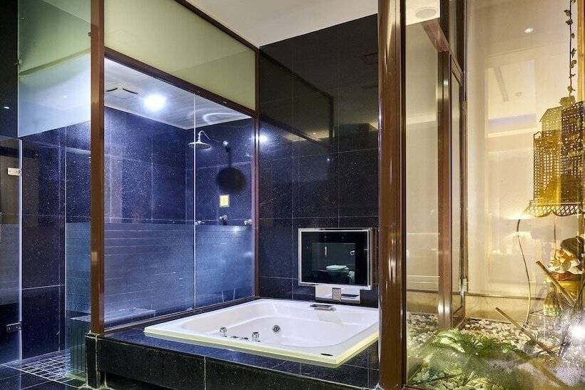 سوییت سوپریور, Wehome Motel