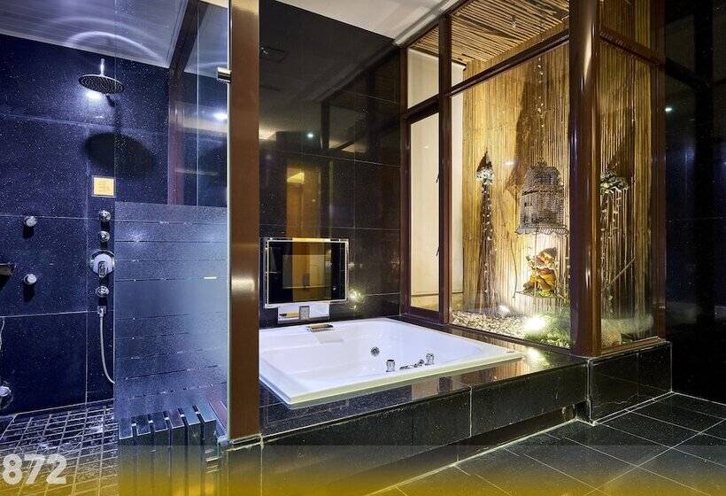 سوییت سوپریور, Wehome Motel