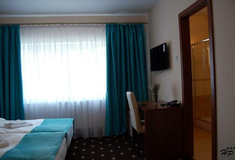 اتاق استاندارد سه نفره, Hostel Paltinis