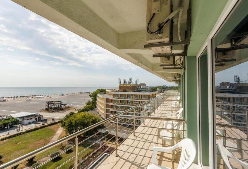 Номер Стандарт Вид на Море, Comandor