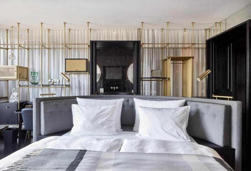 Deluxe Suite King Bed, Roomers Munich, Autograph Collection