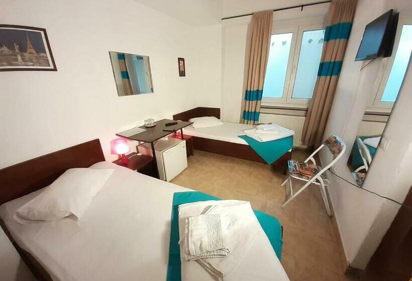 Номер Стандарт, Taxi Hostel
