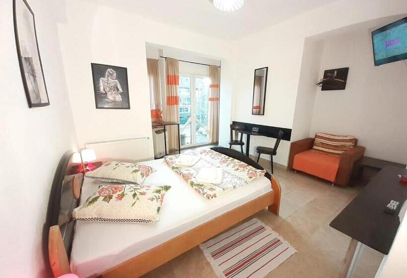 Номер Комфорт, Taxi Hostel