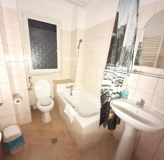 家庭间, Taxi Hostel