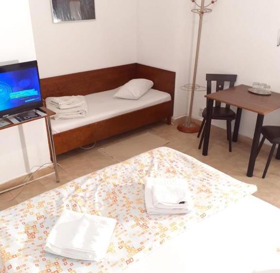 Семейный Номер, Taxi Hostel