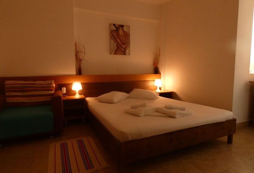 Номер Стандарт, Taxi Hostel